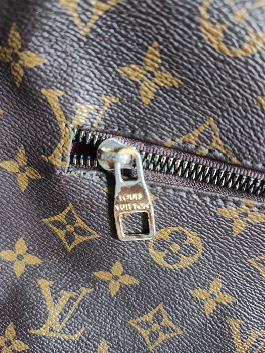 Torebka nerka Louis Vuitton