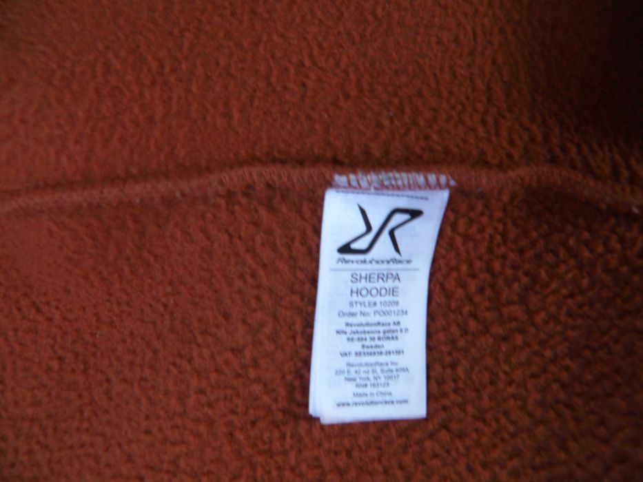 Revolution Race bluza