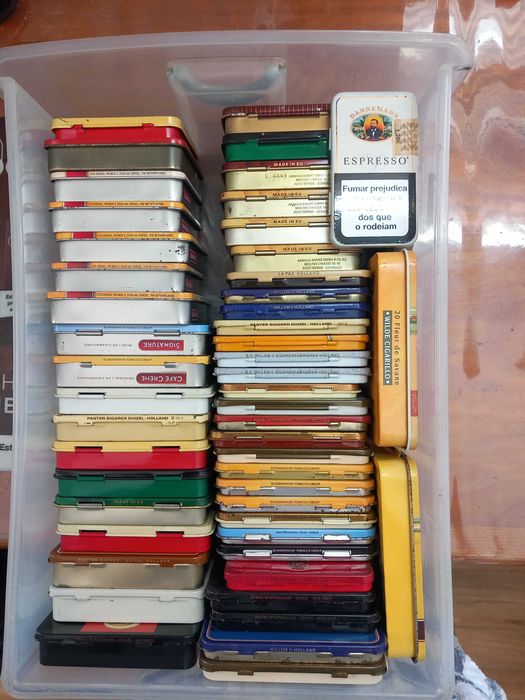 Caixas metalicas de cigarrilhas