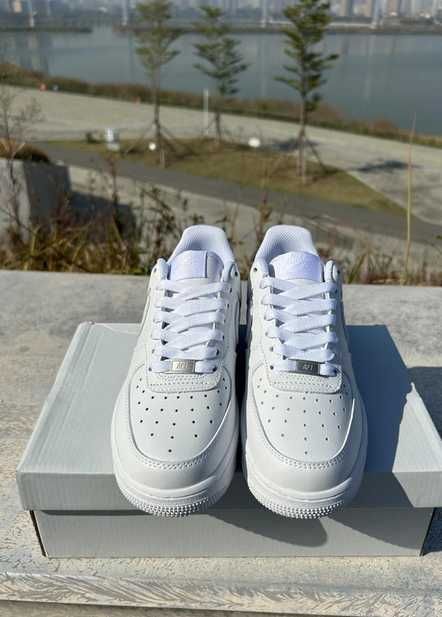 Tênis Nike branco, tamanho 37