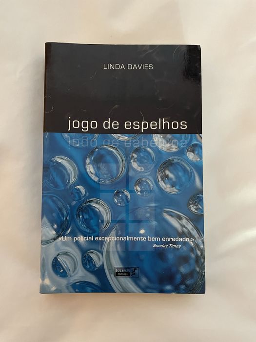 Jogo de Espelhos, de Linda Davies