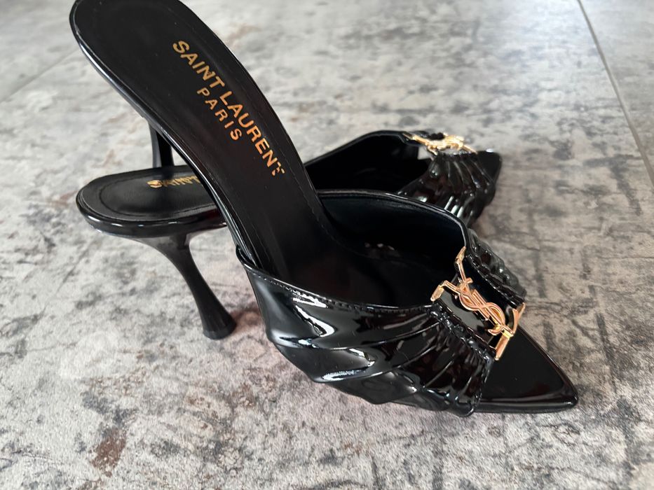 Klapki YSL 39. Czarne