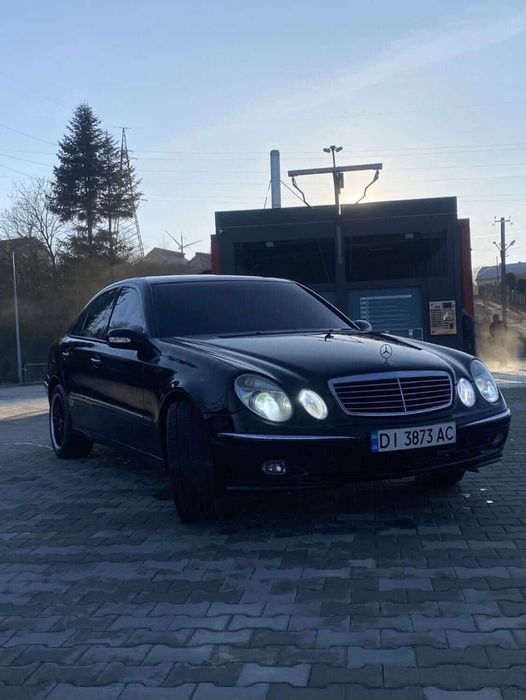 Mercedes-Benz W211