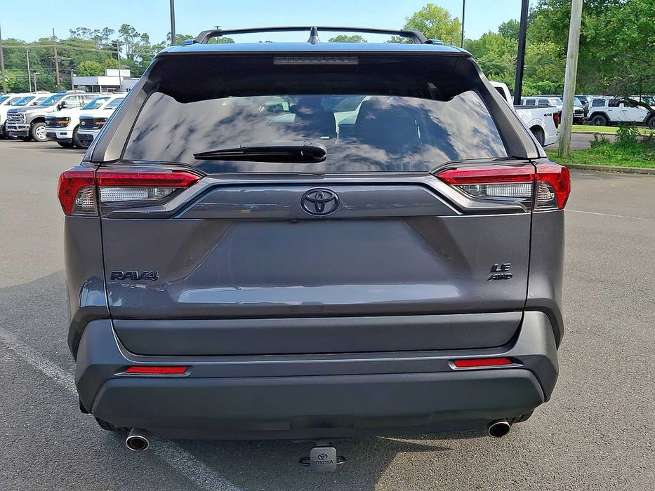Toyota RAV4      2021