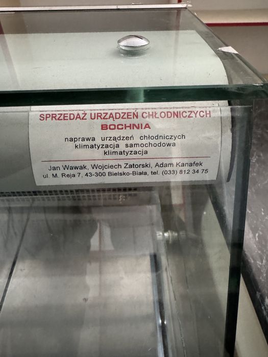 Холодильник - холодильна вітрина