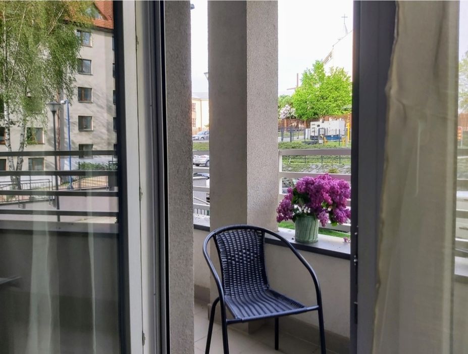 Nowoczesne 2 pokoje z dużym balkonem –  (Kraków /Kurdwanów), blisko park, 5 minut pieszo do  MPK.