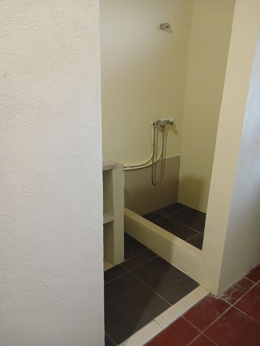 Alugo anexo para  2 pessoas. Vale milhacos  corrois.