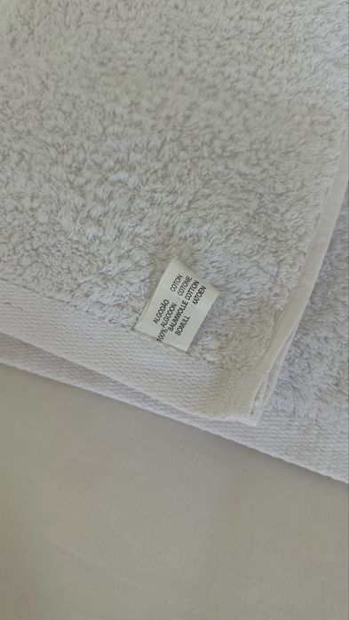 Conjunto de toalhas 100% algodão com letra “J” bordada