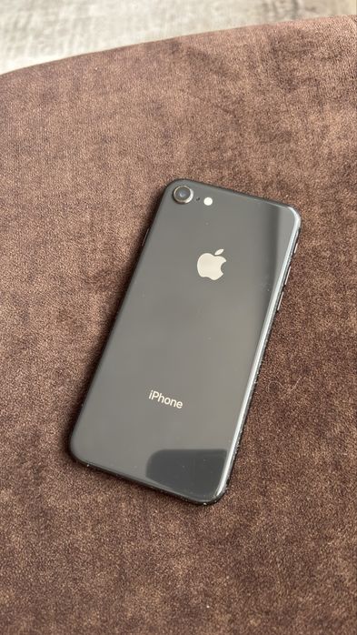 Продам iphone 8 64GB