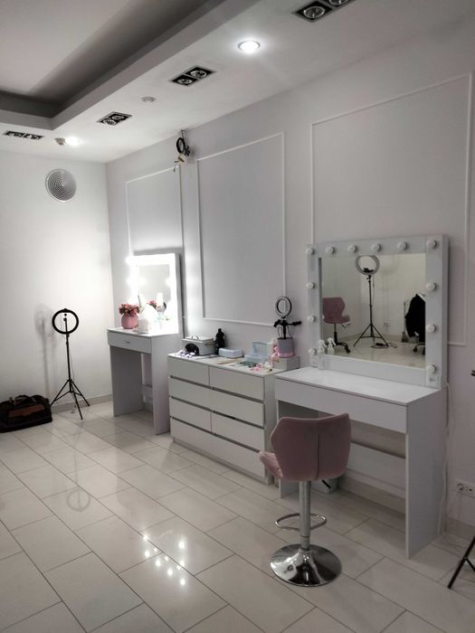 Самый центр города. Свое помещение в т\ц Афина.