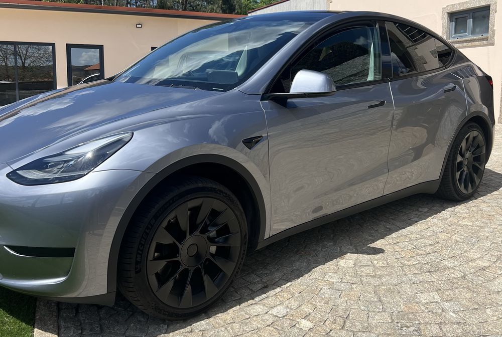 Tesla Y Long Range Premium 2024