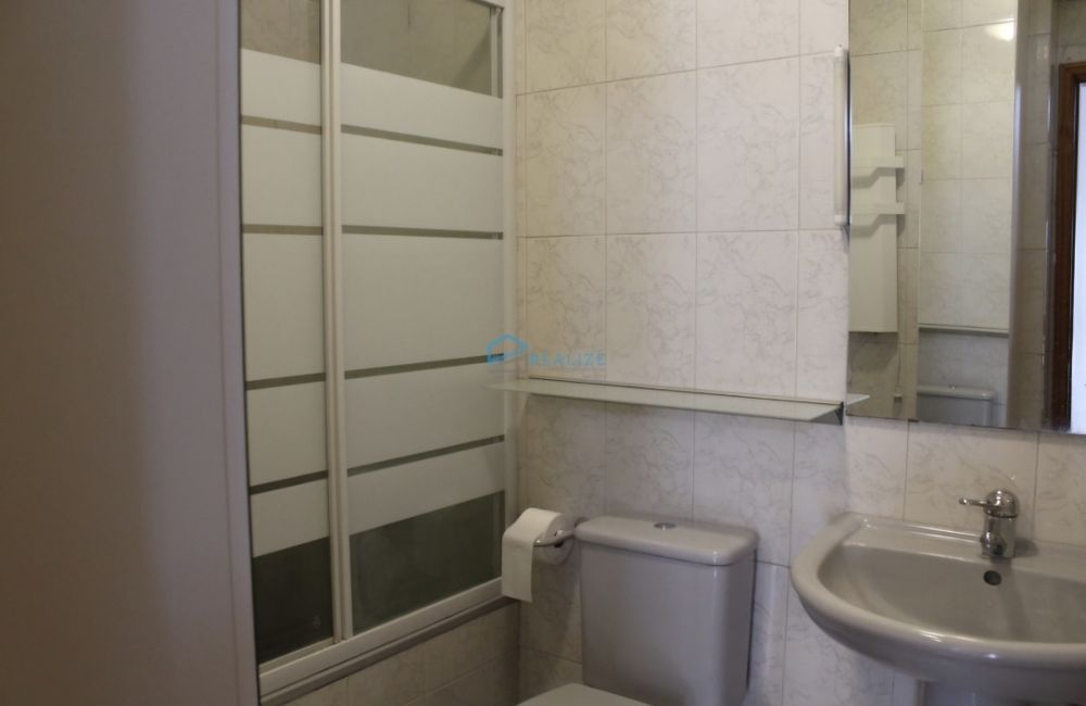 Apartamento T4 c/ garagens e sotão