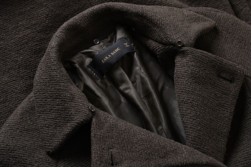 BASIC dwurzędowy ciemnozielony płaszcz damski z futrzanym kołnierzem S