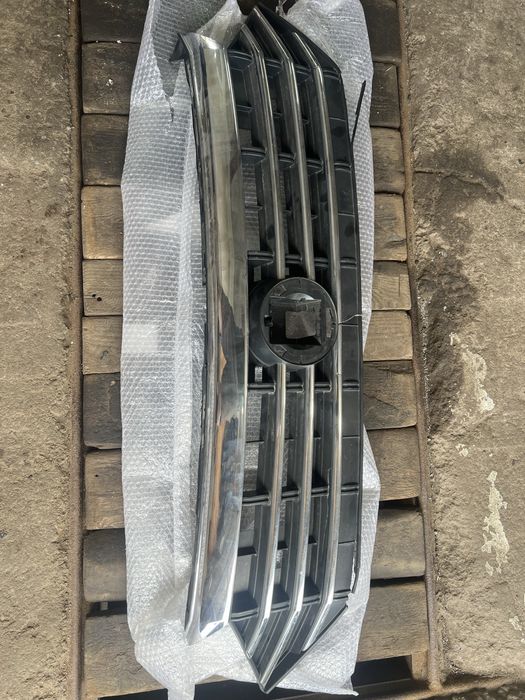 Продам решетка радиатора jetta mk7 б/у