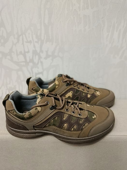 Чоловічі кросівки 45 розміру