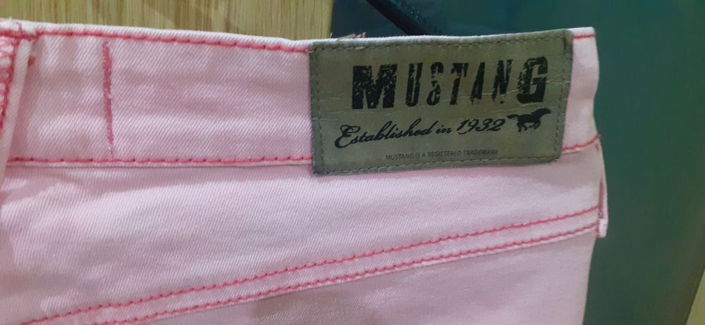 Jeansy Mustang 38