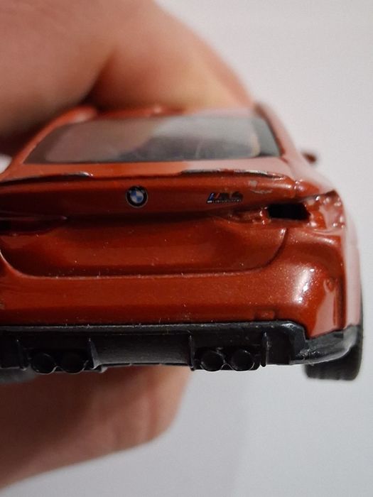 Машинка BMW червоного кольору