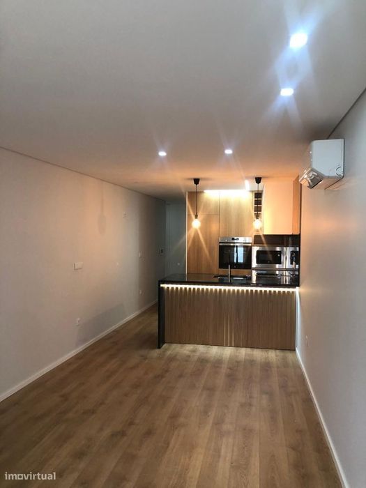 Apartamento T2 c/ terraço e churrasqueira no Centro de Braga.