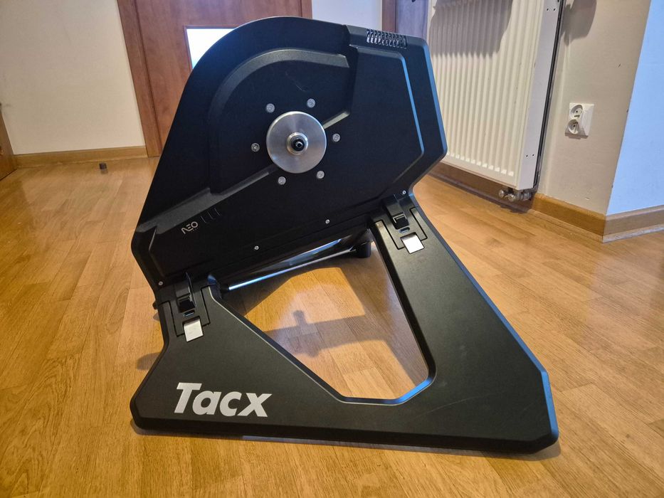 Trenażer Tacx Neo smart T2800