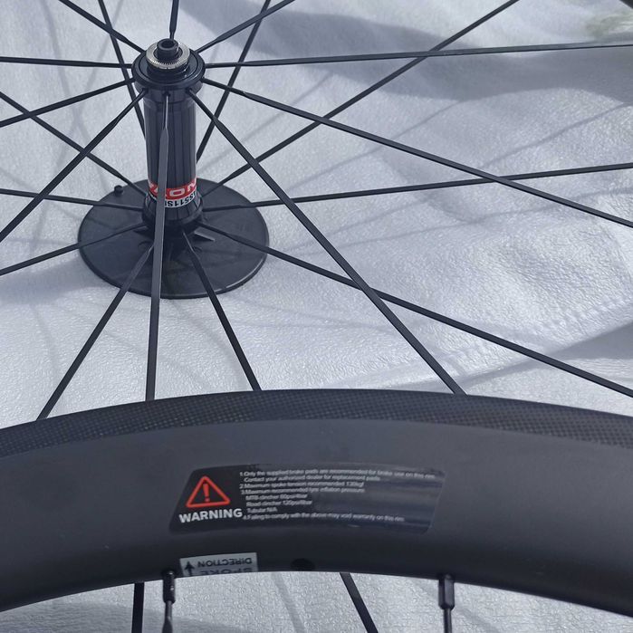 Koła szosa CSC 50mm carbon,V-brake,Shimano.