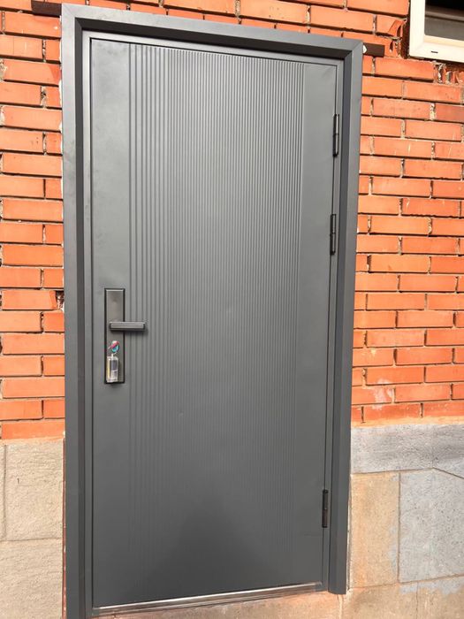 Продам. Входные двери. Установка двери в подарок.