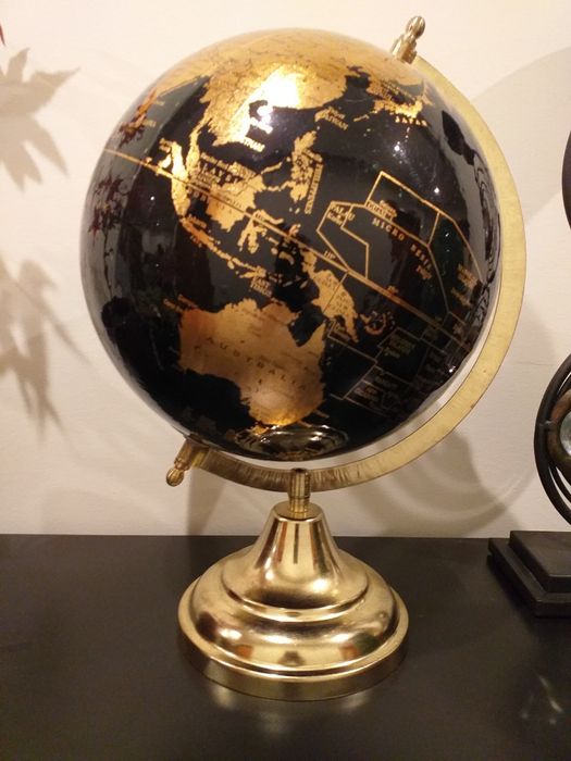 NOVO  artigos decoração PREÇO UNIDADE,em metal tons preto e dourado,globo 33cm,castiça porta vela 40cm,veja zonas