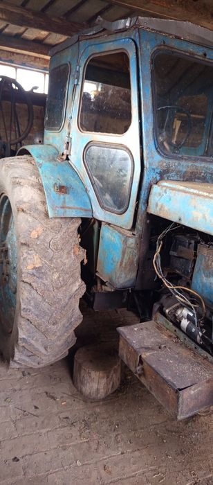 Продам два трактори