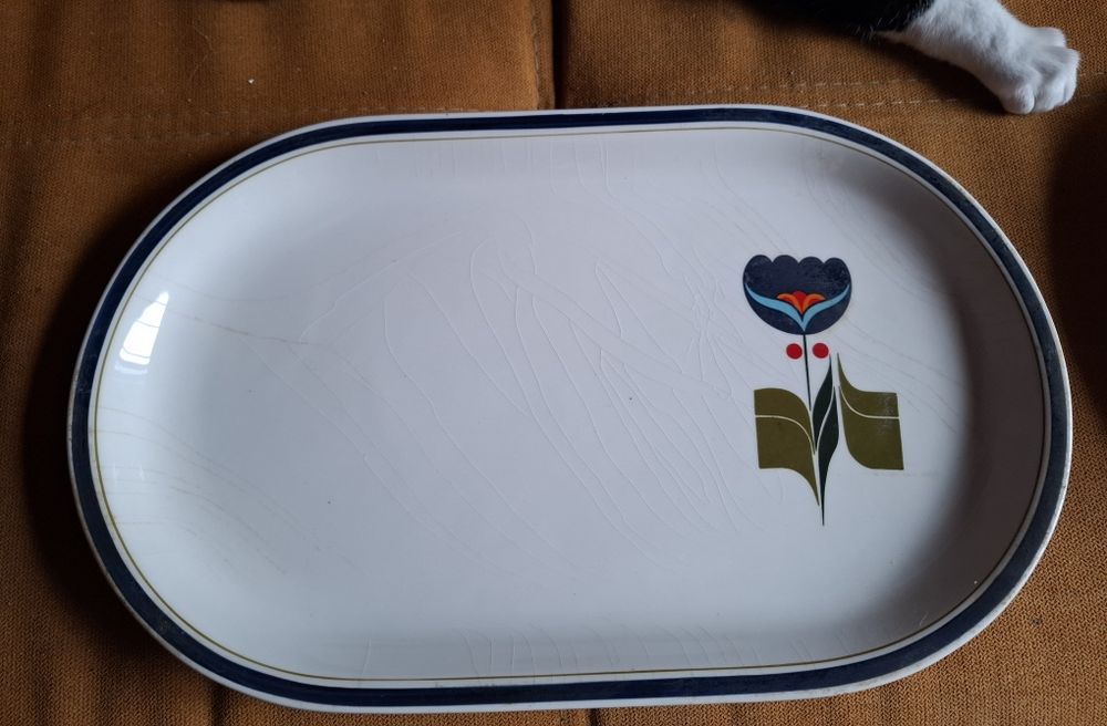 Duas travessas de porcelana.