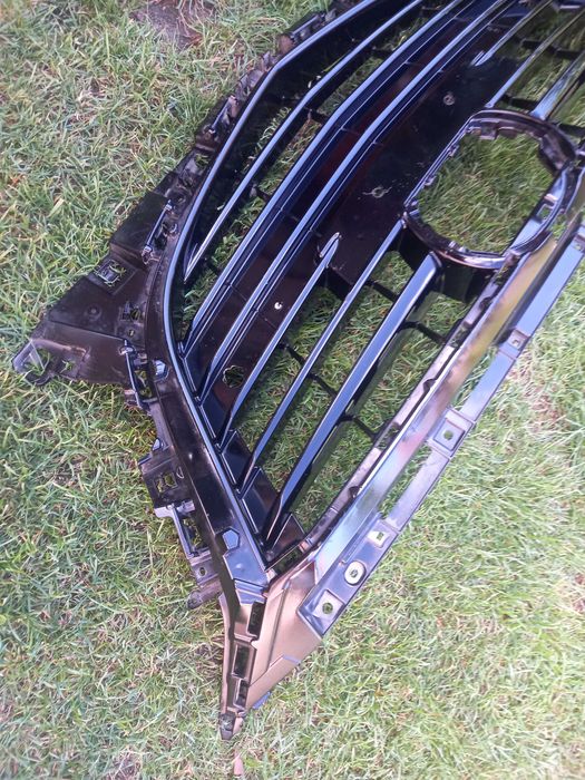 Grill pod radar do Mazdy3.  13-17