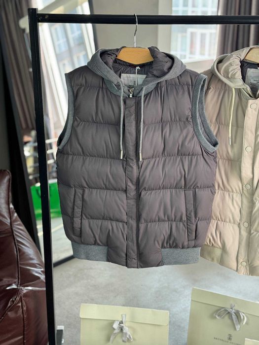 Мужская жилетка Brunello Cucinelli натуральный пух три цвета Брунелло