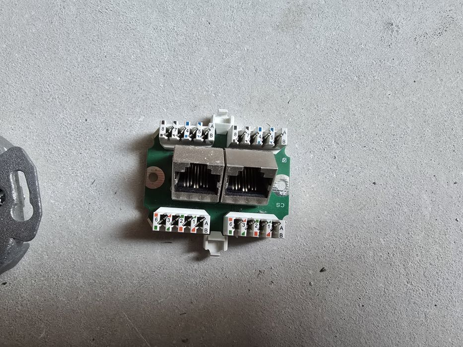 Gniazda sieciowe leviton podwojne