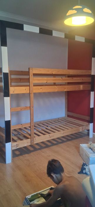 Beliches e camas ikea (com colchões) e armários Ikea
