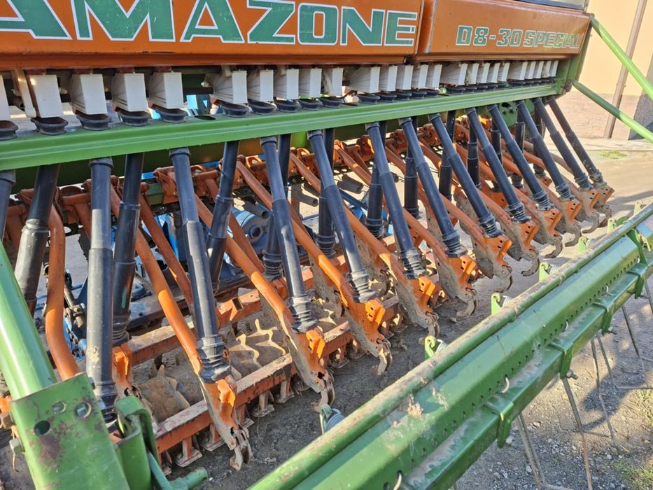 Agregat uprawowo siewny 3m  FROST Amazone D8 Special brona wirowa