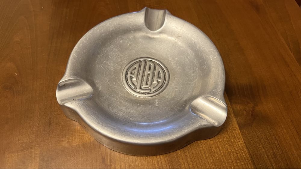 Cinzeiro antigo em alumínio da marca ALBA