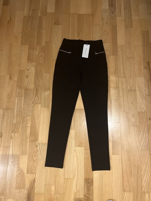 Mohito. Czarne eleganckie spodnie. Nowe.leginsy.złote zamki. XS.