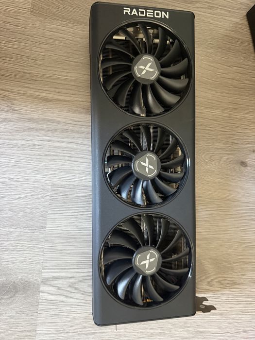 Placa gráfica XFX AMD Radeon RX 6800 XT - Como Nova