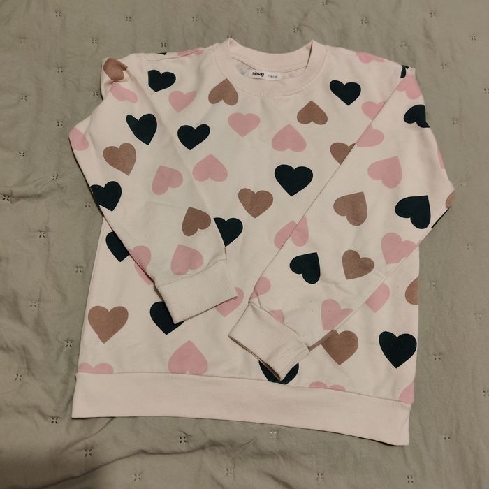 Bluza kremowa w kolorowe serduszka Sinsay 134