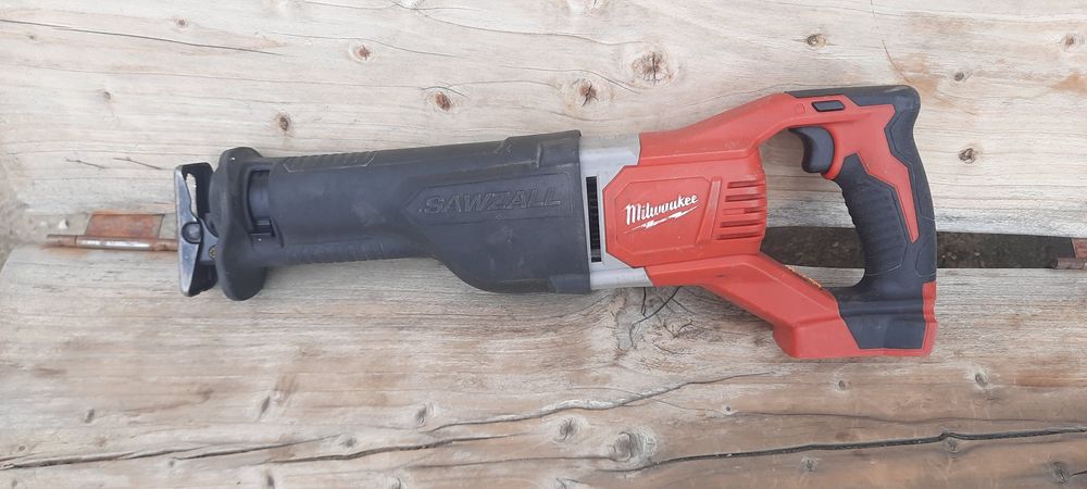 Milwaukee 2621-20 (сабельна пила)