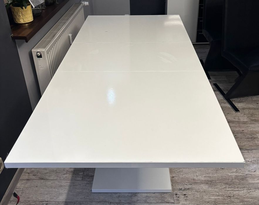 Sprzedam stół z krzesłami