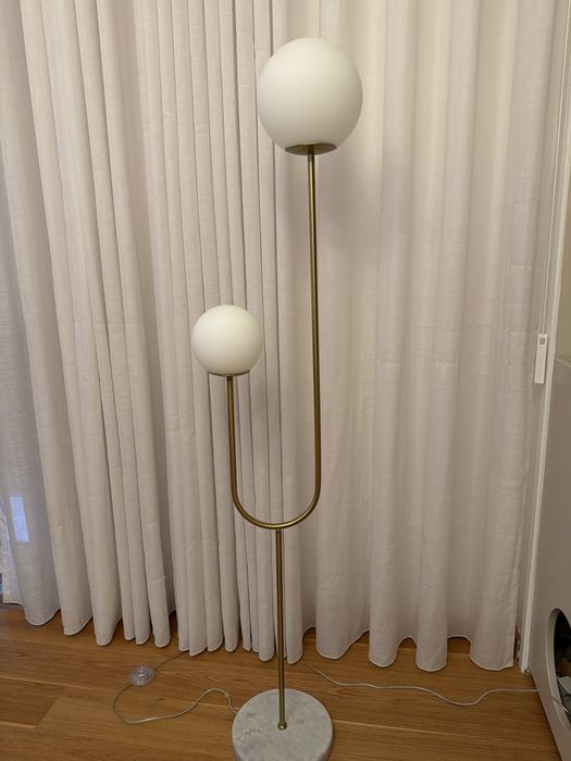 Candeeiro de pe elegante