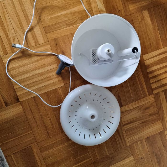 Poidło AmiCura poidełko dla psa i kota 2500 ml białe