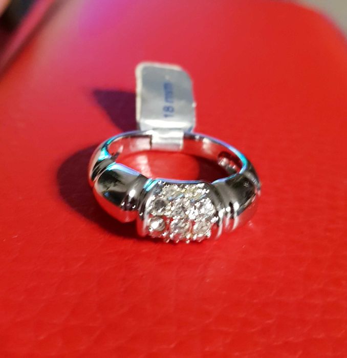 Pierścionek z cyrkoniami rozm. 17 , 18