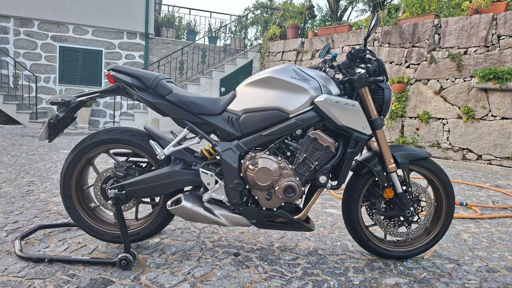 Honda CB650R | 2020 | 12.000 km | Vários Extras