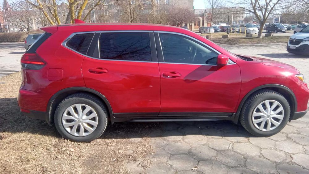 Nissan Rogue Samochod