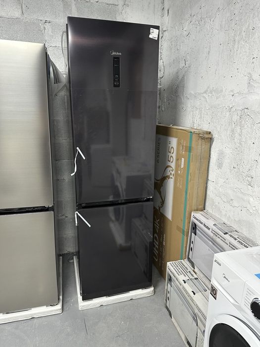 Сучасний стильний холодильник на гарантії від AEG kgn9876y