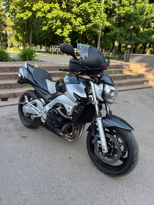 Мотоцикл Suzuki GSR 600