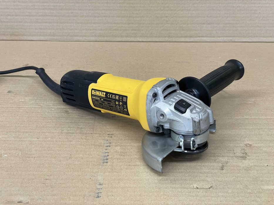 Szlifierka kątowa 750W 115mm DeWALT DWE4026