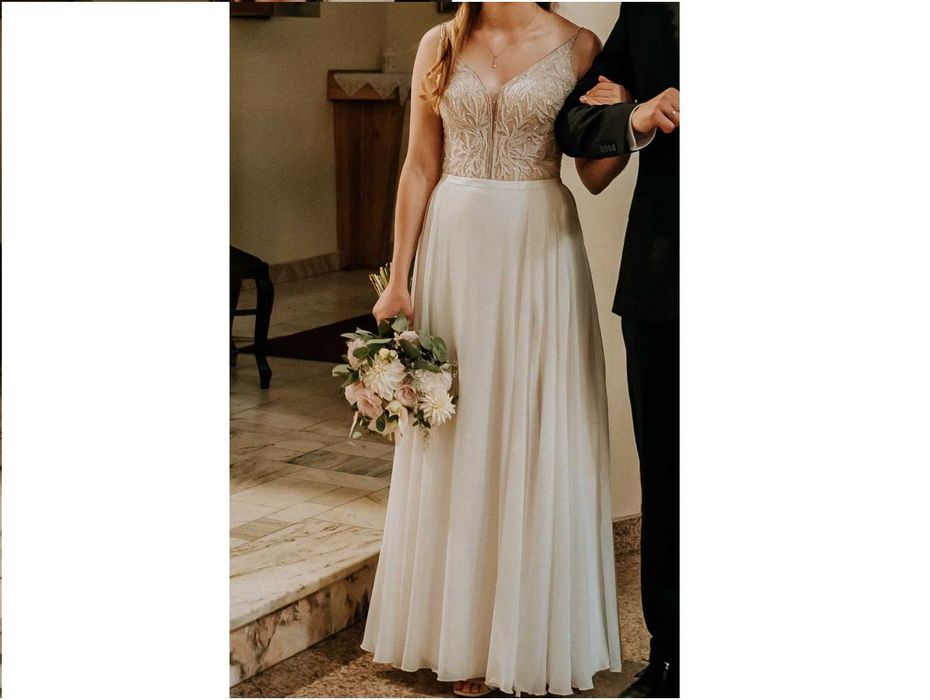 suknia ślubna ze zdobieniami