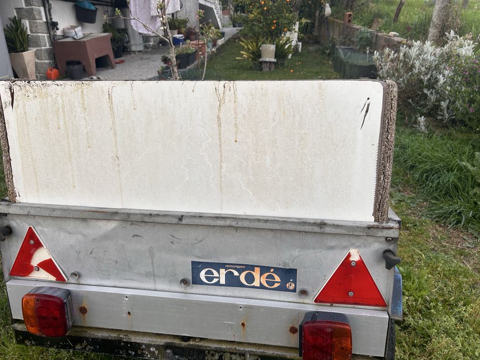 Reboque ERDÉ com laterais altas (extensão)