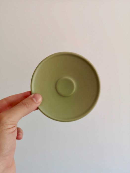 Chávena de café com pires, em cerâmica verde azeitona matte